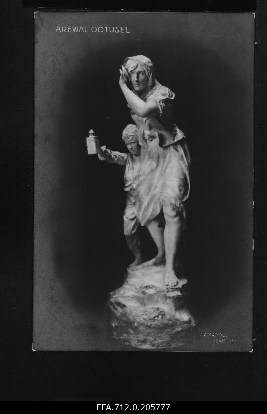 Amandus Adamsoni skulptuur "Äreval ootusel".