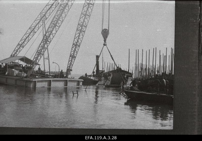 Praam töötamas Kopli lahel Vene-Balti Laevaehitustehase rajamisel.  duplicate photo