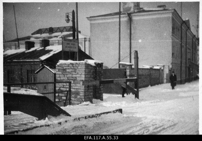 Vaade sillalt enne aia lammutamist Tollimaja ja Sadamatehaste kanali vahel.  similar photo