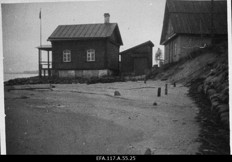 Narva-Jõesuu Tiigiranna sadama kallas enne kindlustamist.