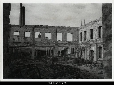 Märtsipommitamise tagajärjed Tallinnas: vaade hävinud Lutheri tehaste hoonele Lõuna tänaval  duplicate photo