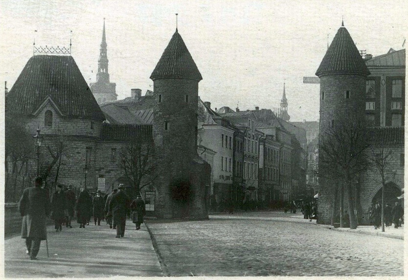 Tallinn, Viru tänav, vaade Viru väravale väljastpoolt.