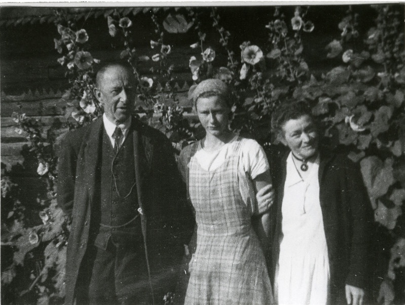 Bernhard von Toll abikaasa Leonie Charlotte ja tütre Christiane Veronikaga. U. 1930. a.