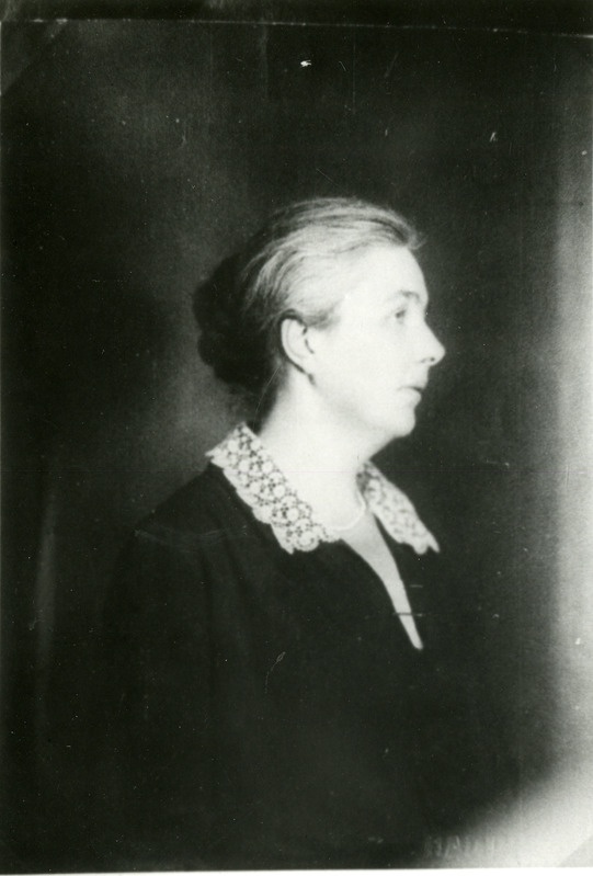 Benita Luitgarde Leonide von Wahl: rinnaportree profiilis.