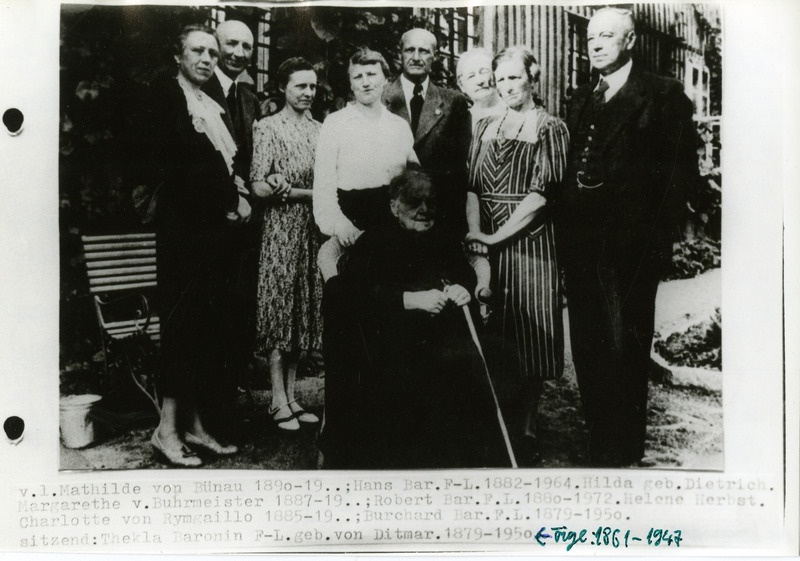 Thekla Freytagh von Loringhoven laste ja miniatega. U. 1945.a.