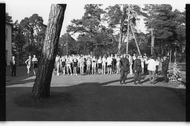 Piirivalvurite jooksuvõistlus; stardivalmis võistlejad