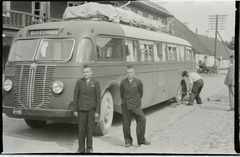 O/Ü Ühendus liinibuss Lihula peatuses