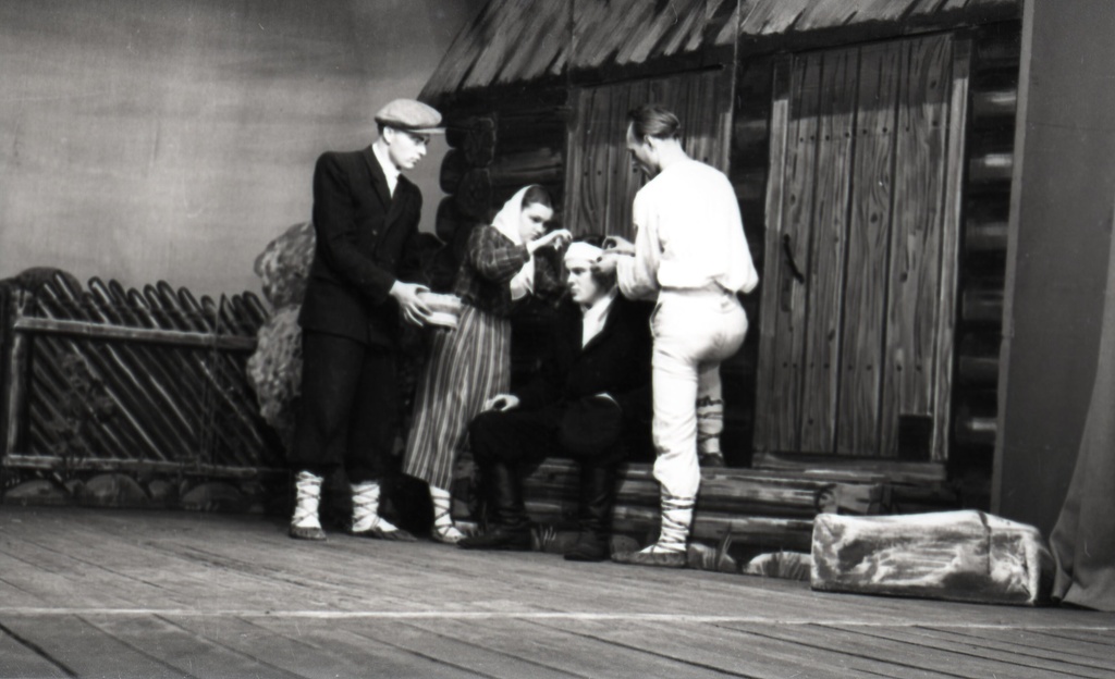 Kingissepa Kultuurimaja Näitering: stseen Mait Metsanurga näidendist Vagade elu