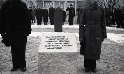 Saaremaa 1919. a. mässu mälestussambale nurgakivi panek endisel Vabadussõja mälestussamba platsil  similar photo