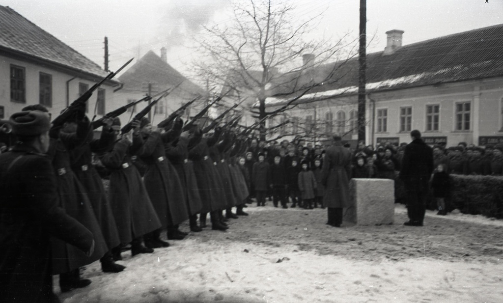 Saaremaa 1919. a. mässu mälestussambale nurgakivi panek endisel Vabadussõja mälestussamba platsil