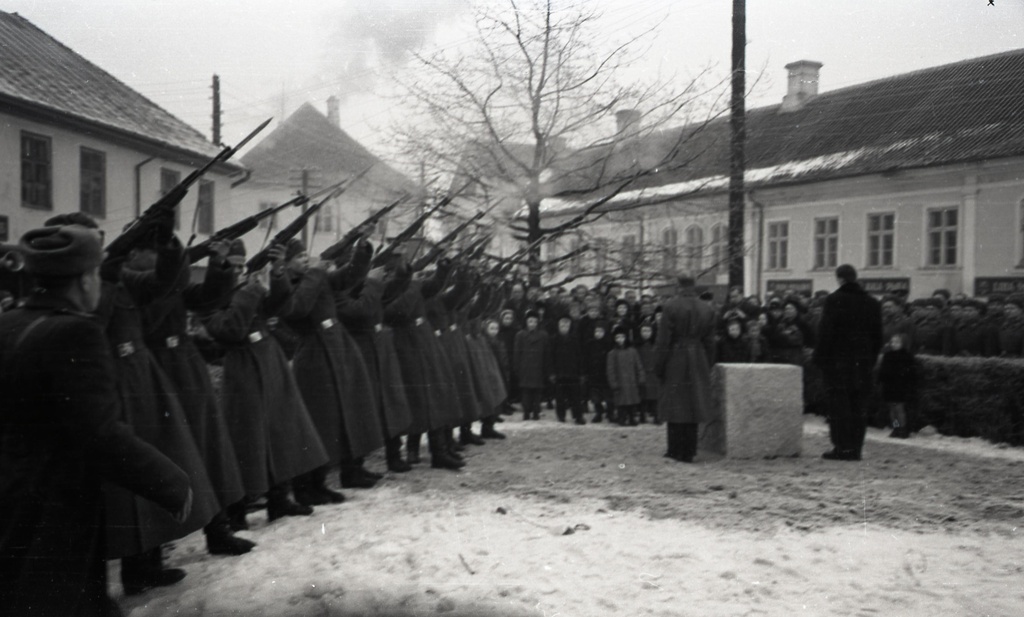 Saaremaa 1919. a. mässu mälestussambale nurgakivi panek endisel Vabadussõja mälestussamba platsil