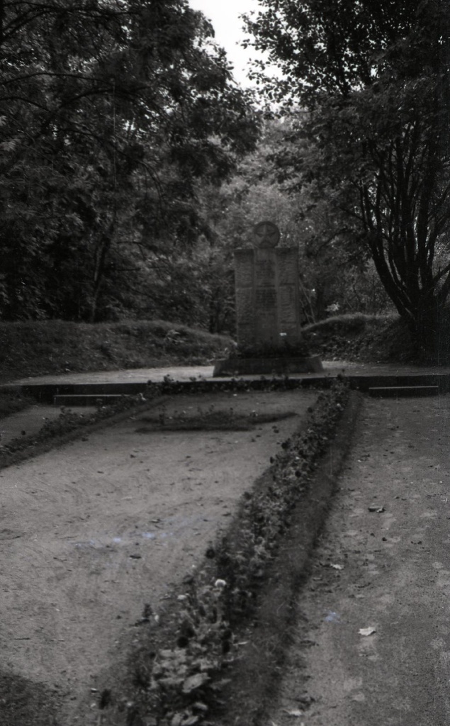 Fašismiohvrite haud Väikesel linnapel