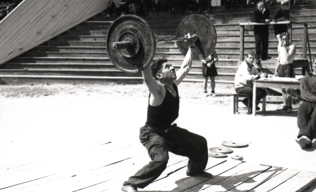 Rajooni 1956. aasta suvespartakiaad Lossihoovis: tõstevõistlused