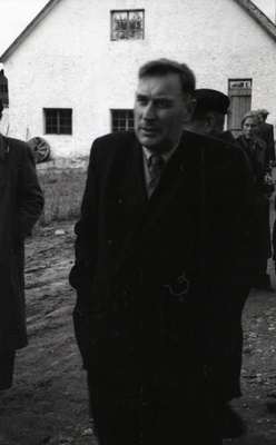 Saaremaa aianduspäev Karja-Pärsama katsepunktis: Aleksander Siimon selgitusi andmas  similar photo