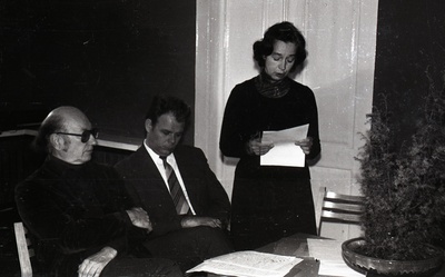 Keele ja Kirjanduse Instituudi nooremteadur Helgi Vihma esinemas Johannes Aaviku mälestuspäeval Kingissepas 06.12.1980.a.  similar photo