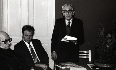 Esineb Voldemar Miller oma mälestustega Johannes Aaviku mälestuspäeval Kingissepas 06.12.1980.a.  similar photo