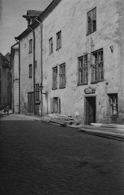 Tallinn, Vanalinn, Tolli tänav 6 hoone, vaade pika tänava poolt  similar photo