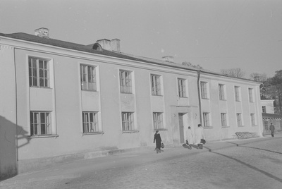 Tartu Riikliku Ülikooli Kehakultuuri teaduskonna hoone Kingissepa(Jakobi) tänaval  similar photo