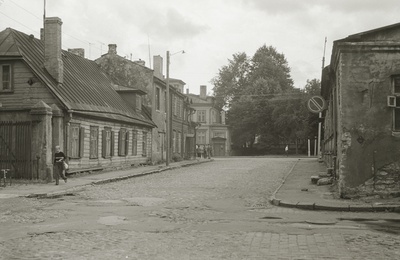 Tallinn, Kesklnn, Tuukri põik Tuukri tänava ja Narva maantee vahel  similar photo