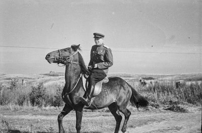 7. Eesti Laskurdiviis. Polkovnik K. Allikas ratsutamas. Allikas määrati 7. diviisi staabiülemaks  similar photo