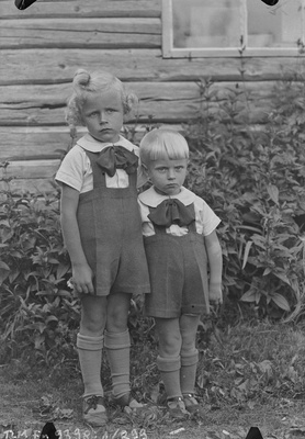Kaksikportree: perekond Nikluse kaks last, Nõravast  similar photo