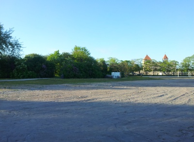 Rannakohvik "Trinkhalle", tagaplaanil loss. rephoto