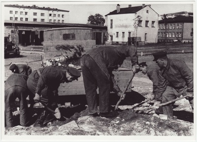 Tuletõrjekool taastamistöödel  similar photo