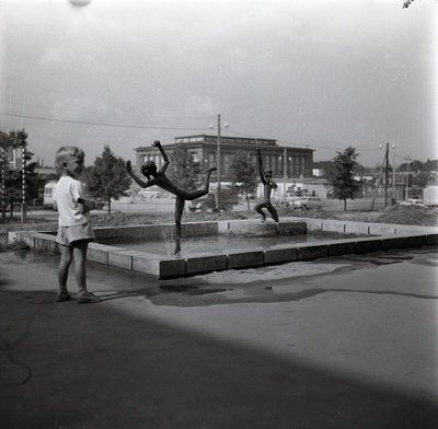 Bassein ja skulptuurid Tartu kaubamaja ees  similar photo