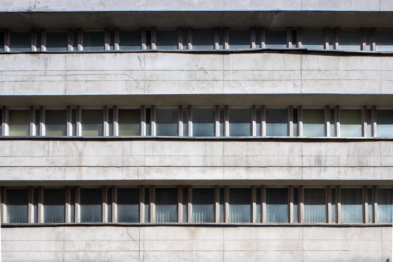 Projekteerijate Maja, Rävala pst 8, Tallinn. Hoovipoolne hoonemaht, fassaadi detail. Arhitektid Peep Jänes, Mart Port, Roman Urb, Arvo Niineväli