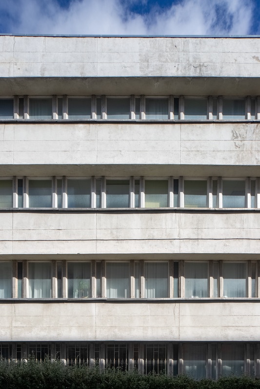 Projekteerijate Maja, Rävala pst 8, Tallinn. Hoovipoolne hoonemaht, fassaadi detail. Arhitektid Peep Jänes, Mart Port, Roman Urb, Arvo Niineväli