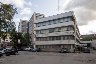 Projekteerijate Maja, Rävala pst 8, Tallinn. Hoovipoolne hoonemaht. Arhitektid Peep Jänes, Mart Port, Roman Urb, Arvo Niineväli  similar photo