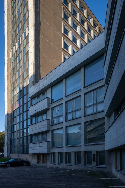 Projekteerijate Maja, Rävala pst 8, Tallinn. Hoovipoolne hoonemaht. Arhitektid Peep Jänes, Mart Port, Roman Urb, Arvo Niineväli