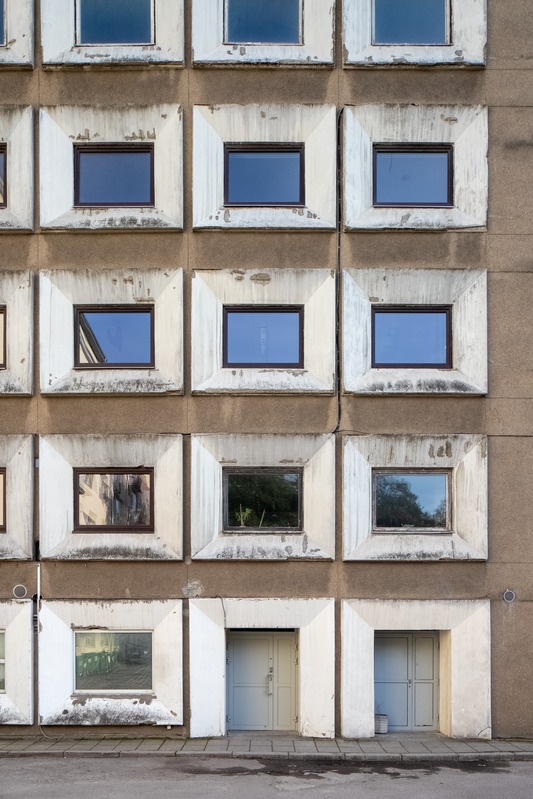 Projekteerijate Maja, Rävala pst 8, Tallinn. Hoovipoolne fassaad, detail. Arhitektid Peep Jänes, Mart Port, Roman Urb, Arvo Niineväli