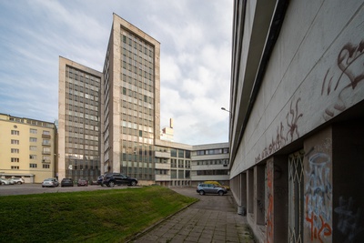 Projekteerijate Maja, Rävala pst 8, Tallinn. Vaade hoovi poolt. Arhitektid Peep Jänes, Mart Port, Roman Urb, Arvo Niineväli  similar photo