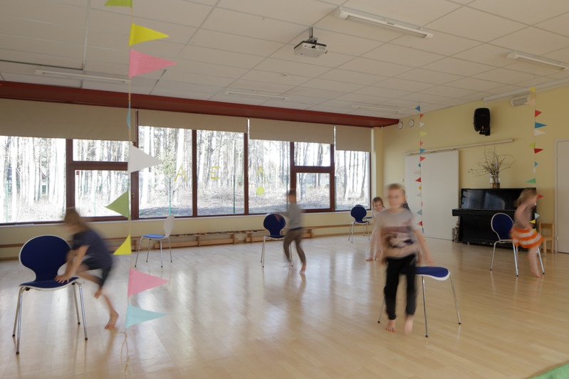 Rocca al Mare kooli Veskimöldre lasteaed. Võimlemistund. Arhitektid Jaan Tiidemann ja Andres Lember