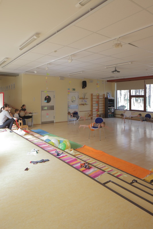 Rocca al Mare kooli Veskimöldre lasteaed. Võimlemistund. Arhitektid Jaan Tiidemann ja Andres Lember