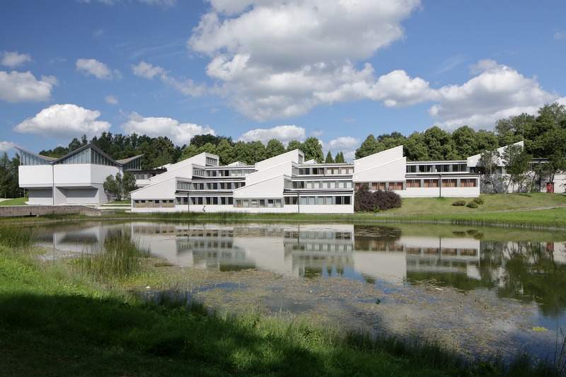 Jäneda Sovhoostehnikum ja hilisem Maamajanduse infokeskus. Arhitekt Valve Pormeister