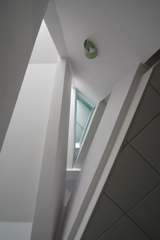 Harju Maakohtu Liivalaia tn kohtumaja enne lammutamist. Interjöör: trepihall, detail. Arhitekt Paul Madalik