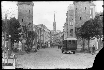 Viru Street - from the front gate towers between Viru towers towards Raekoja. Front right bus.  duplicate photo