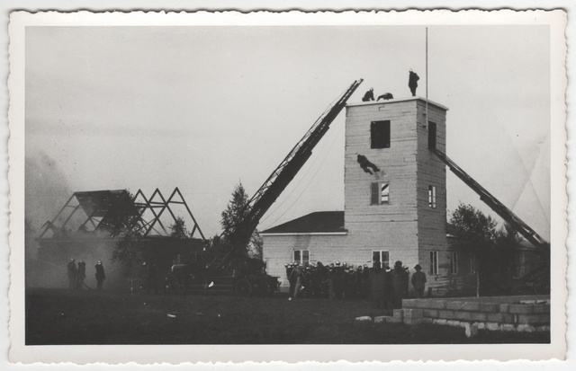 Firefighting demonstration at Hipodroom, saving people from the study tower in 1937.