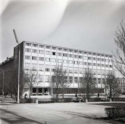 Teaduste Akadeemia (TA) Raamatukogu hoone. Arhitektid Uno Tölpus, Paul Madalik  similar photo