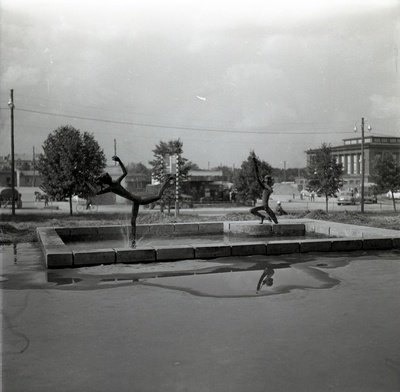 Bassein ja skulptuurid Tartu kaubamaja ees  similar photo