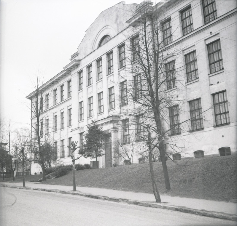 Valga koolihoone, endine reaalkool, 3 vaadet. Arhitekt Georg Hellat