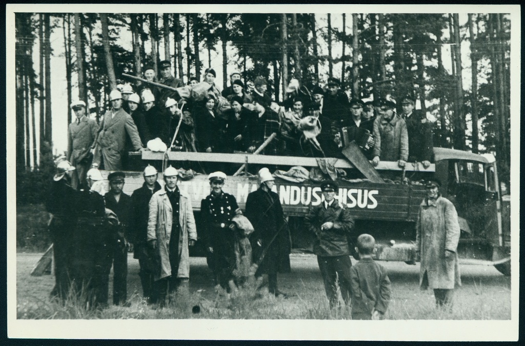 Grupp vabatahtlikke tuletõrjujaid Tartumaa tuletõrje brigaadi päevadel
