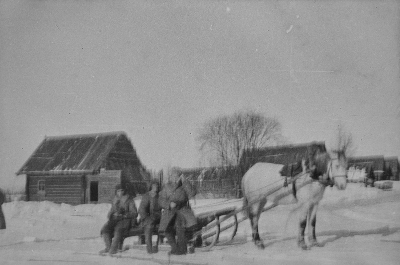 7. Eesti Laskurdiviis. Grupp sõjaväelasi reel