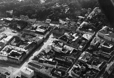 Tartu city centre (air view), before 1920.

Raekoja plats; Rüütel, Küütri, Munga, Company, Jaani (University), Lossi, Küüni t.  duplicate photo