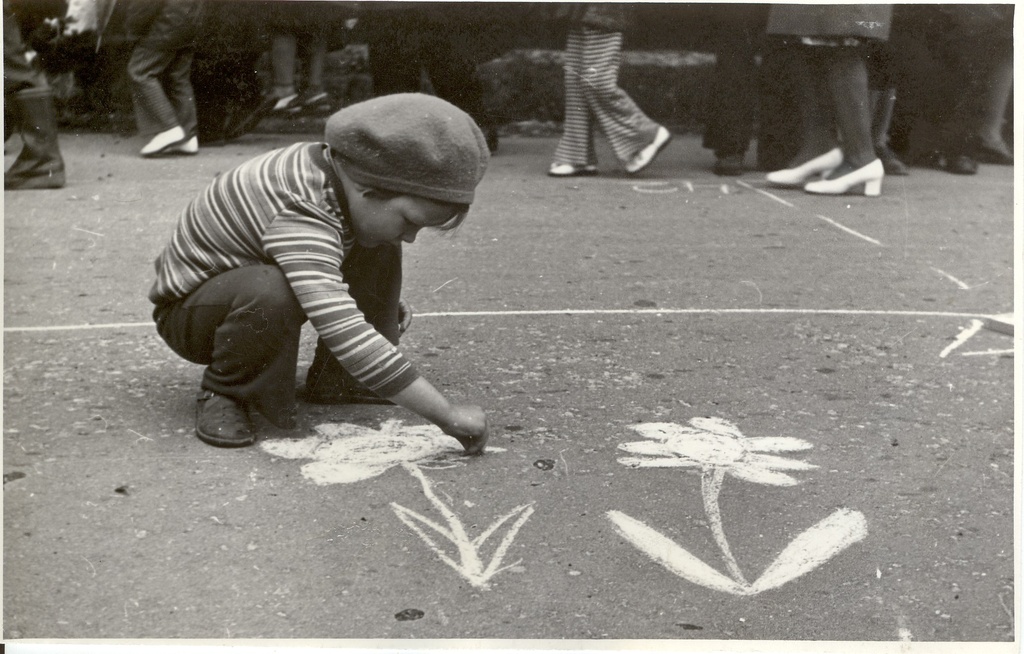 foto, Türi 1. lillelaat 1978.a.,asfaldijoonistuste võistlus