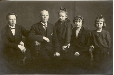 perekond Sõnajalg ja O.Jürgen  similar photo