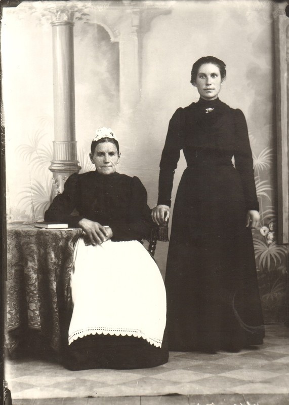 klaasnegatiiv ja foto,  Anna Zimmermann arvatavasti emaga 1910.a.