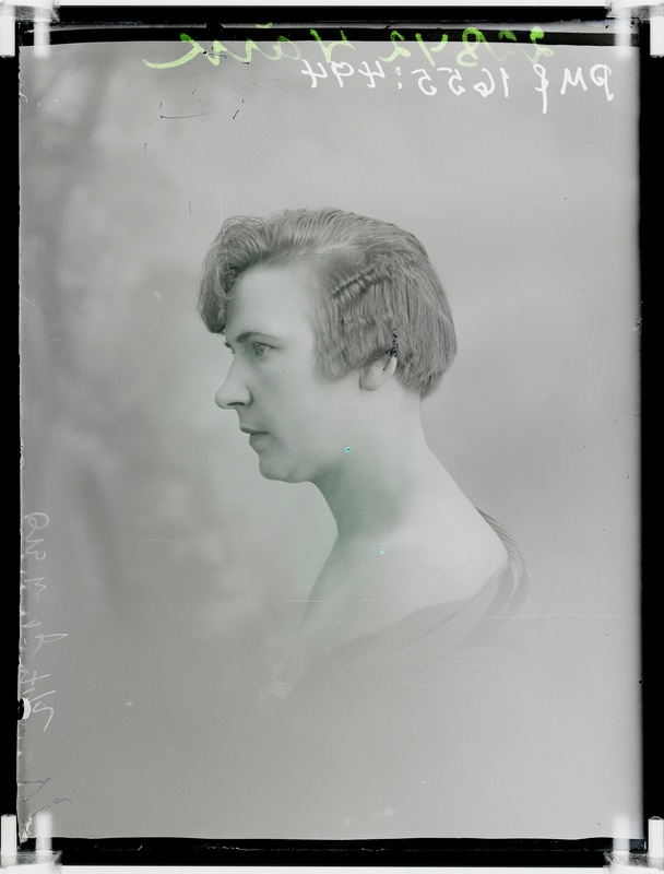 klaasnegatiiv, Vilma Wärk, poolportree, Paide 1930-ndad a.
